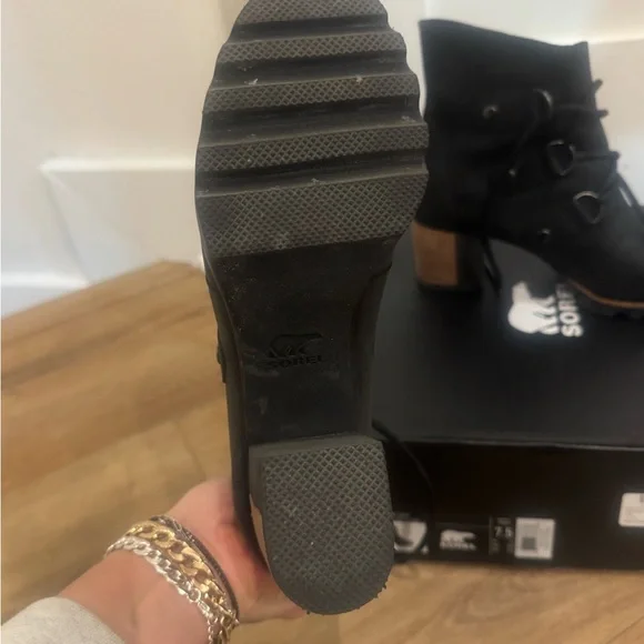 Sorel Addington Lace-Up waterproof leather boots in black. - Picture 5 of 5